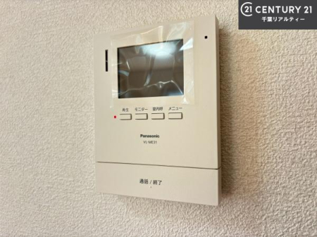 ���̑����� TV���j�^�[�t���C���^�[�z��������A�K��҂��f���Ŋm�F���Ă���Ή��ł��邽�߁A�h�Ɩʂ����S�ł��B���q�l�̂�����Ԏ��ɂ��S�����A���Ƒ��̈��S�E���S�ȕ�炵���T�|�[�g���܂��B