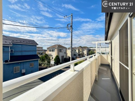 �Z�˂���̒��]�ʐ^ �����������Z��X�̌i�F��]�݂Ȃ���A���E����������m�ۂ��ꂽ���]�B�X���݂�g�߂Ɋ����A�������Ƃ����J�������y���߂܂��B