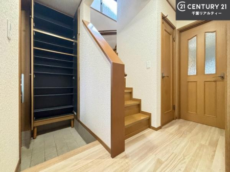 ���� �V���[�Y�{�b�N�X�t���Ȃ̂ŁA���ւ��Еt�����|�������₷���ł��I
�X�b�L���������ւŌ˂��J�����u�ԁA�������̂���S�n������Ԃ��o�}���Ă���܂��B