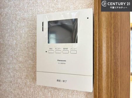 ���̑����� TV���j�^�[�t���C���^�[�z��������A�K��҂��f���Ŋm�F���Ă���Ή��ł��邽�߁A�h�Ɩʂ����S�ł��B���q�l�̂�����Ԏ��ɂ��S�����A���Ƒ��̈��S�E���S�ȕ�炵���T�|�[�g���܂��B