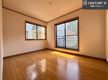 �m�� �o���R�j�[�ɖʂ��Ă���m���ł��B���邭�����肪����A���C����������ł��܂��I���N���āA�O�ɏo�Ĕw�L�т����[�ċz�����ǂ������}������邱�Ƃ��ł��܂��B