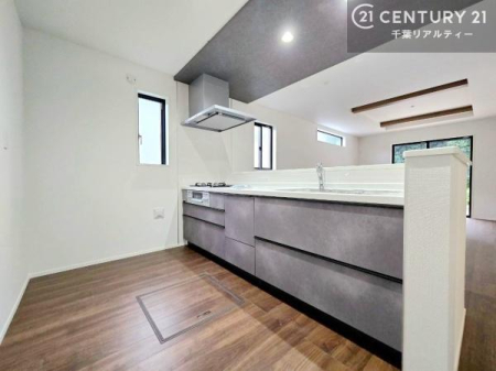 �L�b�`�� ��Ƃ����₷���V�X�e���L�b�`���ł��I���[���t���Ă���̂ŁA�����X�y�[�X�ɕ���u���Ȃ��čς݂܂��I
�L�X�g���āA���K�ɍ�Ƃ��ł��܂��I