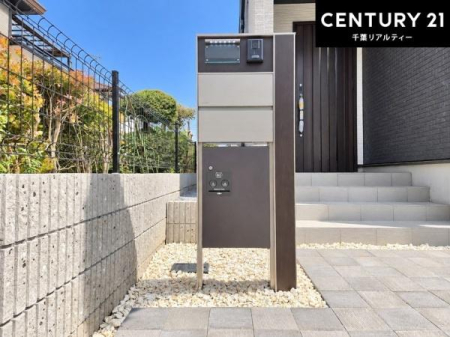 ���̑� �|�X�g��̌^��z�{�b�N�X�I���֎�����������茩���A�Ĕz�B�̃X�g���X�Ȃ��ו����m���Ɏ󂯎���_���ő�̓����ł��B�h�Ɛ��������A��^���[���ւɂ��Ή��\�I