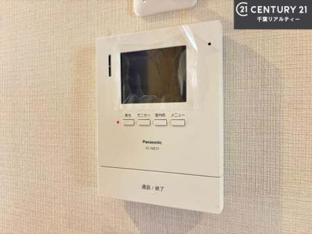 ���̑����� TV���j�^�[�t���C���^�[�z��������A�K��҂��f���Ŋm�F���Ă���Ή��ł��邽�߁A�h�Ɩʂ����S�ł��B���q�l�̂�����Ԏ��ɂ��S�����A���Ƒ��̈��S�E���S�ȕ�炵���T�|�[�g���܂��B