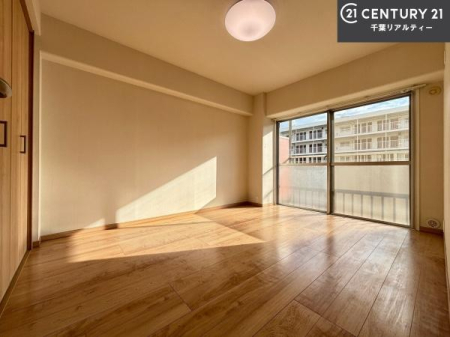 �m�� �o���R�j�[�ɖʂ��Ă���m���ł��B���邭�����肪����A���C����������ł��܂��I���N���āA�O�ɏo�Ĕw�L�т����[�ċz�����ǂ������}������邱�Ƃ��ł��܂��B