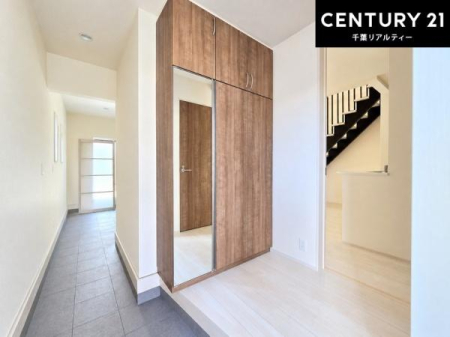 ���� �~���[�t���V���[�Y�{�b�N�X�t���ŁA���ւ��Еt�����|�������₷���ł��I
�X�b�L���������ւŌ˂��J�����u�ԁA�������̂���S�n������Ԃ��o�}���Ă���܂��B