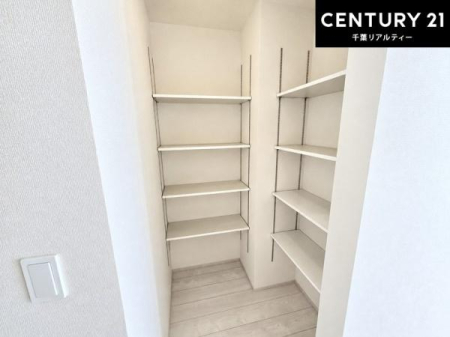 ���[ �p���g���[�t���I���Ă�������A�H�ނ̃X�g�b�N���X�b�L�����ڂ��邱�Ƃ��ł��܂��I
���񌻒n�ł��m���߂��������B
