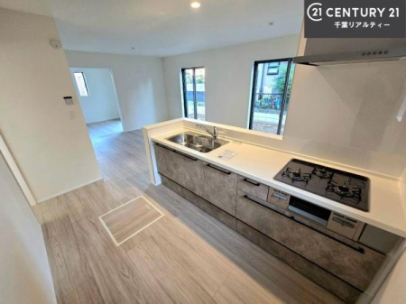 �L�b�`�� ��Ƃ肠�钲���X�y�[�X�ō�Ƃ����₷�����K�ȃL�b�`���ł��I
���q�l�ƈꏏ�ɂ��َq������y���߂�L�X�X�y�[�X�ł��B�y�����������ԂɂȂ肻���ł��ˁI