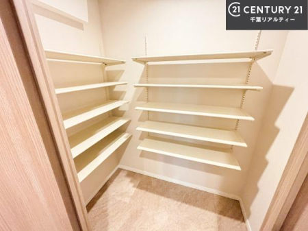 ���� �V���[�Y�{�b�N�X�t���Ȃ̂ŁA���ւ��Еt�����|�������₷���ł��I
�X�b�L���������ւŌ˂��J�����u�ԁA�������̂���S�n������Ԃ��o�}���Ă���܂��B