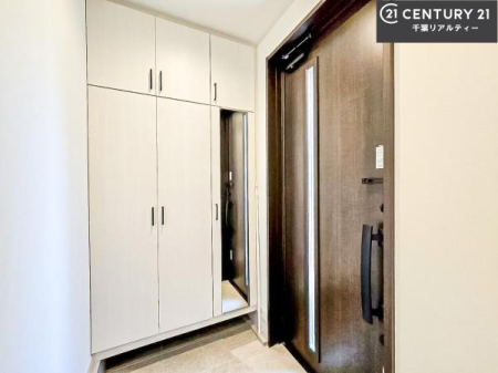 ���� �V���[�Y�{�b�N�X�t���Ȃ̂ŁA���ւ��Еt�����|�������₷���ł��I
�X�b�L���������ւŌ˂��J�����u�ԁA�������̂���S�n������Ԃ��o�}���Ă���܂��B
