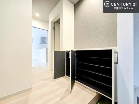 ���� �V���[�Y�{�b�N�X�t���Ȃ̂ŁA���ւ��Еt�����|�������₷���ł��I
�X�b�L���������ւŌ˂��J�����u�ԁA�������̂���S�n������Ԃ��o�}���Ă���܂��B