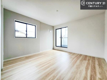 �m�� �o���R�j�[�ɖʂ��Ă���m���ł��B���邭�����肪����A���C����������ł��܂��I���N���āA�O�ɏo�Ĕw�L�т����[�ċz�����ǂ������}������邱�Ƃ��ł��܂��B