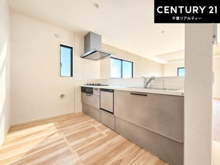 �L�b�`�� ��Ƃ肠�钲���X�y�[�X�ō�Ƃ����₷�����K�ȃL�b�`���ł��I
���q�l�ƈꏏ�ɂ��َq������y���߂�L�X�X�y�[�X�ł��B�y�����������ԂɂȂ肻���ł��ˁI