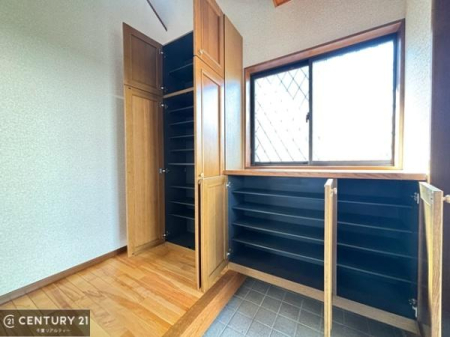 ���� �V���[�Y�{�b�N�X�t���Ȃ̂ŁA���ւ��Еt�����|�������₷���ł��I
�X�b�L���������ւŌ˂��J�����u�ԁA�������̂���S�n������Ԃ��o�}���Ă���܂��B