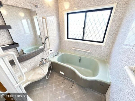 ���� �������������l�̕��͋C�̃o�X���[���́A�����o�Ă��ăo�X�^�C�����[���I
���d���撣���Ă��邲�J���ɂ��D�݂̍���̓����܂����āA�y����ł݂Ă͂������ł��傤���H