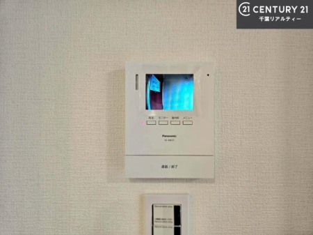 ���̑����� TV���j�^�[�t���C���^�[�z��������A�K��҂��f���Ŋm�F���Ă���Ή��ł��邽�߁A�h�Ɩʂ����S�ł��B���q�l�̂�����Ԏ��ɂ��S�����A���Ƒ��̈��S�E���S�ȕ�炵���T�|�[�g���܂��B