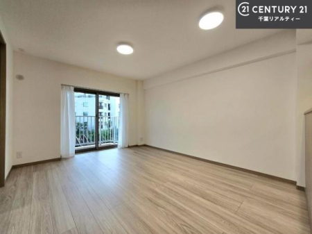 ���r���O �D�����z���܂肪���r���O����ł���ċ��S�n�̗ǂ���Ԃ����o���Ă���܂��I
���났�̎��Ԃ��߂����܂��I