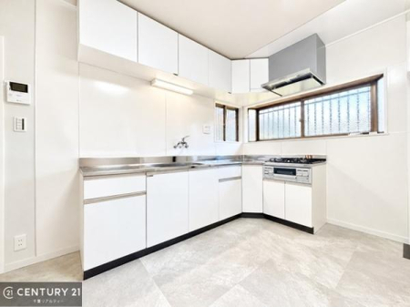 �L�b�`�� �����X�y�[�X���L���A�g������̗ǂ��k���^�L�b�`���̗p�B���r���O�̗l�q�����Ȃ�������������o���܂��B