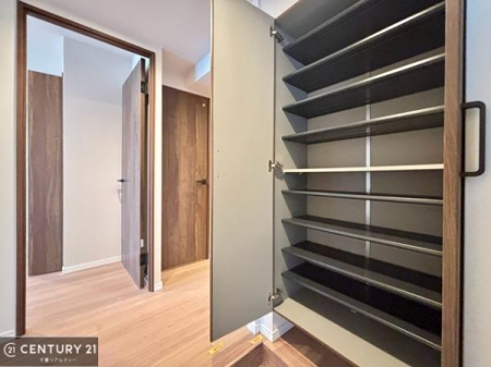 ���� �V���[�Y�{�b�N�X�t���Ȃ̂ŁA���ւ��Еt�����|�������₷���ł��I
�X�b�L���������ւŌ˂��J�����u�ԁA�������̂���S�n������Ԃ��o�}���Ă���܂��B