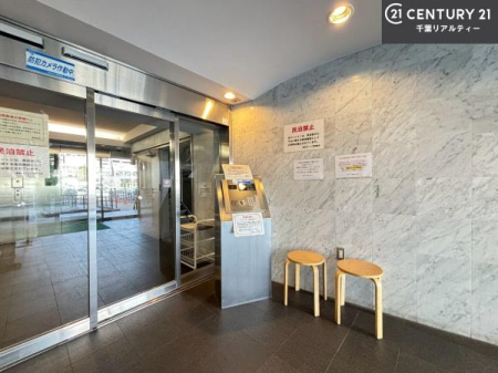 �G���g�����X �z������̗ǂ��G���g�����X�́A���Ƒ��₨�q�l���������}���Ă���܂��B
�����̕�炵�ɐS�n�悳�������炵�Ă�����Ԃł��B