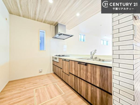 �L�b�`�� ��Ƃ肠�钲���X�y�[�X�ō�Ƃ����₷�����K�ȃL�b�`���ł��I
���q�l�ƈꏏ�ɂ��َq������y���߂�L�X�X�y�[�X�ł��B�y�����������ԂɂȂ肻���ł��ˁI