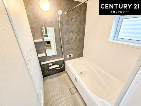 ���� �������������l�̕��͋C�̃o�X���[���́A�����o�Ă��ăo�X�^�C�����[���I
���d���撣���Ă��邲�J���ɂ��D�݂̍���̓����܂����āA�y����ł݂Ă͂������ł��傤���H