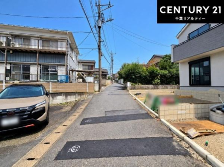 �O�ʓ��H�܂ތ��n�ʐ^ �����������X���݂��L����ՐÂȏZ��X�Ɉʒu���A���₩�ŐS���炮��炵��������Z���ł��B