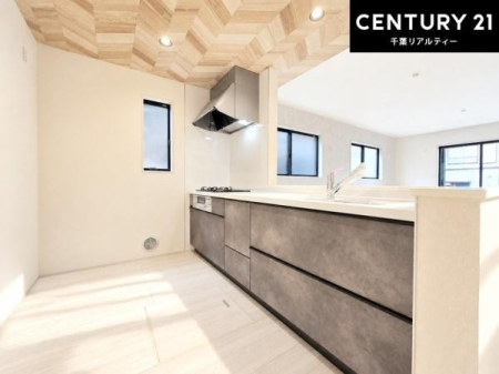 �L�b�`�� ��Ƃ肠�钲���X�y�[�X�ō�Ƃ����₷�����K�ȃL�b�`���ł��I
���q�l�ƈꏏ�ɂ��َq������y���߂�L�X�X�y�[�X�ł��B�y�����������ԂɂȂ肻���ł��ˁI