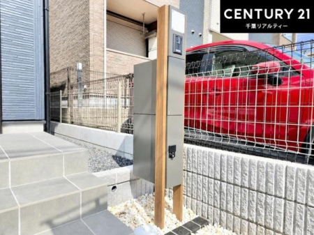 ���̑� �|�X�g��̌^��z�{�b�N�X�I���֎�����������茩���A�Ĕz�B�̃X�g���X�Ȃ��ו����m���Ɏ󂯎���_���ő�̓����ł��B�h�Ɛ��������A��^���[���ւɂ��Ή��\�I