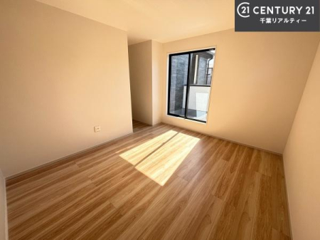 �m�� �o���R�j�[�ɖʂ��Ă���m���ł��B���邭�����肪����A���C����������ł��܂��I���N���āA�O�ɏo�Ĕw�L�т����[�ċz�����ǂ������}������邱�Ƃ��ł��܂��B