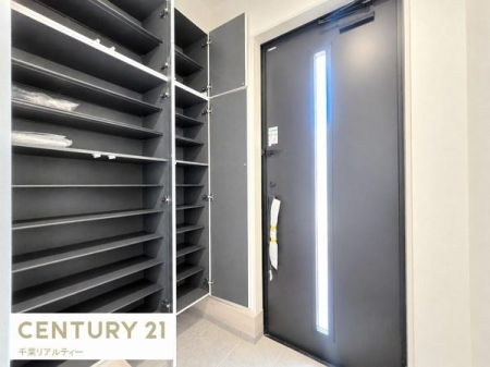 ���� �V���[�Y�{�b�N�X�t���Ȃ̂ŁA���ւ��Еt�����|�������₷���ł��I
�X�b�L���������ւŌ˂��J�����u�ԁA�������̂���S�n������Ԃ��o�}���Ă���܂��B