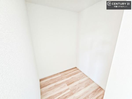 ���[ �E�H�[�N�C���N���[�[�b�g�t���ł��B��������̂��m���Ȃǂ����[���Ă��������ł��ˁI���ɂ���@�������ȂǋG�ߕ��̑傫�ȉƓd�����[�ł��܂��I