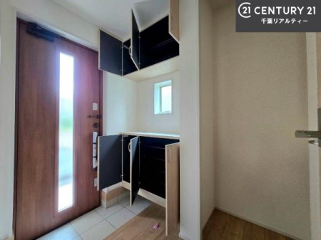 ���� �V���[�Y�{�b�N�X�t���Ȃ̂ŁA���ւ��Еt�����|�������₷���ł��I
�X�b�L���������ւŌ˂��J�����u�ԁA�������̂���S�n������Ԃ��o�}���Ă���܂��B