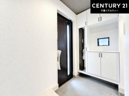 ���� �V���[�Y�{�b�N�X�t���Ȃ̂ŁA���ւ��Еt�����|�������₷���ł��I
�X�b�L���������ւŌ˂��J�����u�ԁA�������̂���S�n������Ԃ��o�}���Ă���܂��B