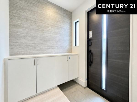���� �V���[�Y�{�b�N�X�t���Ȃ̂ŁA���ւ��Еt�����|�������₷���ł��I
�X�b�L���������ւŌ˂��J�����u�ԁA�������̂���S�n������Ԃ��o�}���Ă���܂��B