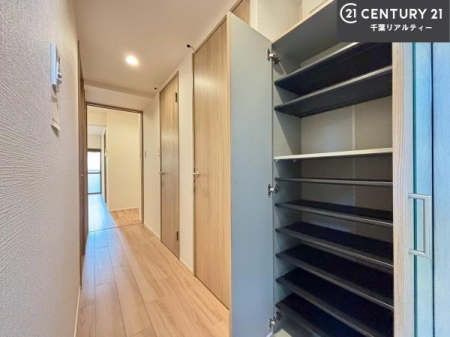 ���� �V���[�Y�{�b�N�X�t���Ȃ̂ŁA���ւ��Еt�����|�������₷���ł��I
�X�b�L���������ւŌ˂��J�����u�ԁA�������̂���S�n������Ԃ��o�}���Ă���܂��B