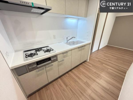 �L�b�`�� ��Ƃ肠�钲���X�y�[�X�ō�Ƃ����₷�����K�ȃL�b�`���ł��I
���q�l�ƈꏏ�ɂ��َq������y���߂�L�X�X�y�[�X�ł��B�y�����������ԂɂȂ肻���ł��ˁI