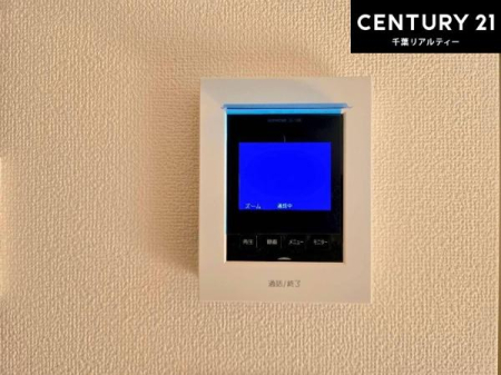 ���̑����� TV���j�^�[�t���C���^�[�z��������A�K��҂��f���Ŋm�F���Ă���Ή��ł��邽�߁A�h�Ɩʂ����S�ł��B���q�l�̂�����Ԏ��ɂ��S�����A���Ƒ��̈��S�E���S�ȕ�炵���T�|�[�g���܂��B
