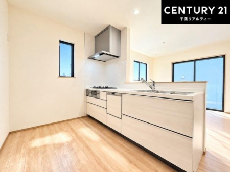 �L�b�`�� ��Ƃ肠�钲���X�y�[�X�ō�Ƃ����₷�����K�ȃL�b�`���ł��I
���q�l�ƈꏏ�ɂ��َq������y���߂�L�X�X�y�[�X�ł��B�y�����������ԂɂȂ肻���ł��ˁI