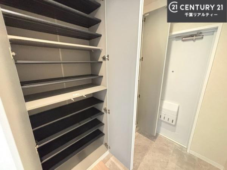 ���� �V���[�Y�{�b�N�X�t���Ȃ̂ŁA���ւ��Еt�����|�������₷���ł��I
�X�b�L���������ւŌ˂��J�����u�ԁA�������̂���S�n������Ԃ��o�}���Ă���܂��B
