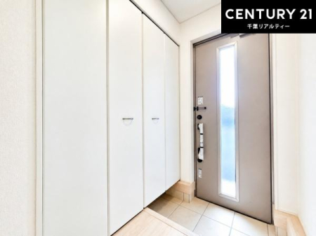 ���� �V���[�Y�{�b�N�X�t���Ȃ̂ŁA���ւ��Еt�����|�������₷���ł��I
�X�b�L���������ւŌ˂��J�����u�ԁA�������̂���S�n������Ԃ��o�}���Ă���܂��B