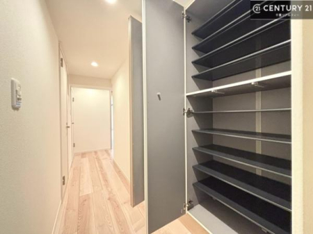 ���� �V���[�Y�{�b�N�X�t���Ȃ̂ŁA���ւ��Еt�����|�������₷���ł��I
�X�b�L���������ւŌ˂��J�����u�ԁA�������̂���S�n������Ԃ��o�}���Ă���܂��B