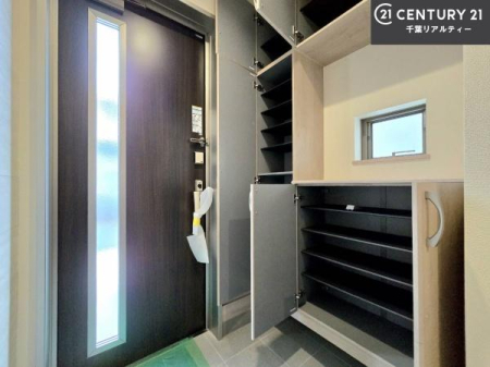 ���� �V���[�Y�{�b�N�X�t���Ȃ̂ŁA���ւ��Еt�����|�������₷���ł��I
�X�b�L���������ւŌ˂��J�����u�ԁA�������̂���S�n������Ԃ��o�}���Ă���܂��B