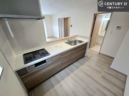 �L�b�`�� ��Ƃ肠�钲���X�y�[�X�ō�Ƃ����₷�����K�ȃL�b�`���ł��I
���q�l�ƈꏏ�ɂ��َq������y���߂�L�X�X�y�[�X�ł��B�y�����������ԂɂȂ肻���ł��ˁI