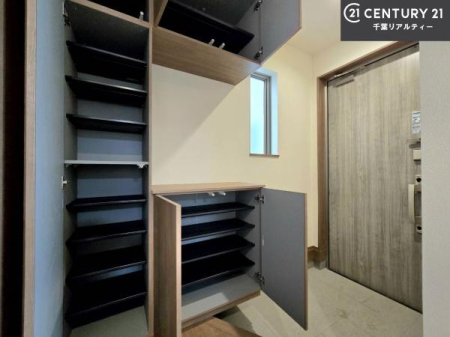 ���� �V���[�Y�{�b�N�X�t���Ȃ̂ŁA���ւ��Еt�����|�������₷���ł��I
�X�b�L���������ւŌ˂��J�����u�ԁA�������̂���S�n������Ԃ��o�}���Ă���܂��B