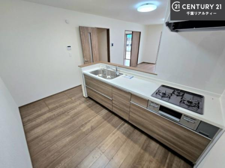 �L�b�`�� ��Ƃ肠�钲���X�y�[�X�ō�Ƃ����₷�����K�ȃL�b�`���ł��I
���q�l�ƈꏏ�ɂ��َq������y���߂�L�X�X�y�[�X�ł��B�y�����������ԂɂȂ肻���ł��ˁI