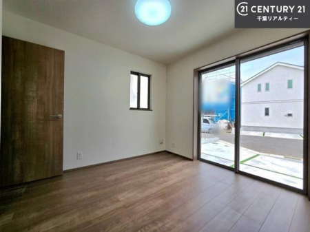 �Q�� �D���������������ޗm���́A���̖ڊo�߂��C�������ǂ������ł��ˁB���������Ԃ��������Ɖ߂������Ƃ��ł��܂��B�D�����F�����̃t���[�����O���ǂ�ȉƋ�ɂ��}�b�`���܂��I