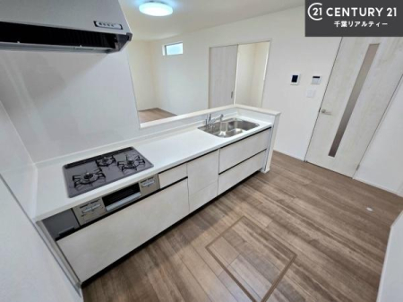�L�b�`�� ��Ƃ肠�钲���X�y�[�X�ō�Ƃ����₷�����K�ȃL�b�`���ł��I
���q�l�ƈꏏ�ɂ��َq������y���߂�L�X�X�y�[�X�ł��B�y�����������ԂɂȂ肻���ł��ˁI