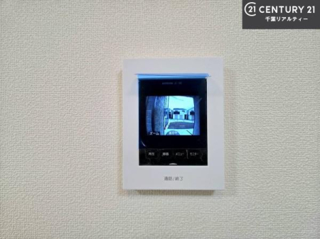 ���̑����� TV���j�^�[�t���C���^�[�z��������A�K��҂��f���Ŋm�F���Ă���Ή��ł��邽�߁A�h�Ɩʂ����S�ł��B���q�l�̂�����Ԏ��ɂ��S�����A���Ƒ��̈��S�E���S�ȕ�炵���T�|�[�g���܂��B