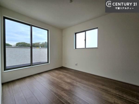 �m�� �o���R�j�[�ɖʂ��Ă���m���ł��B���邭�����肪����A���C����������ł��܂��I���N���āA�O�ɏo�Ĕw�L�т����[�ċz�����ǂ������}������邱�Ƃ��ł��܂��B